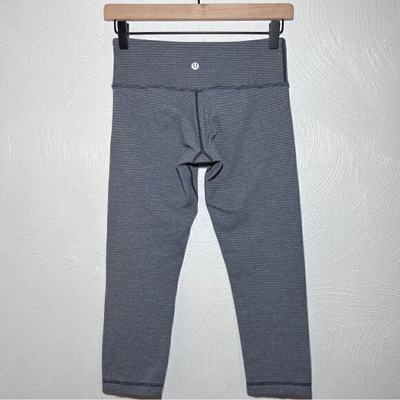 Lululemon Wunder Under Crop *Reversible in Black Heathered Coal Mini Check - Picture 2 of 6